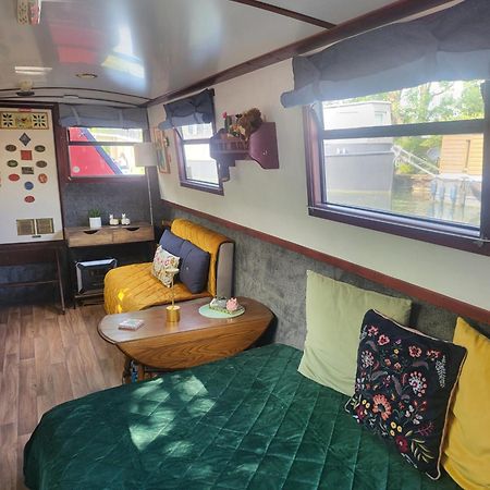 Готель Comfy Canal Boat In Little Venice For Family & Friends Лондон Екстер'єр фото