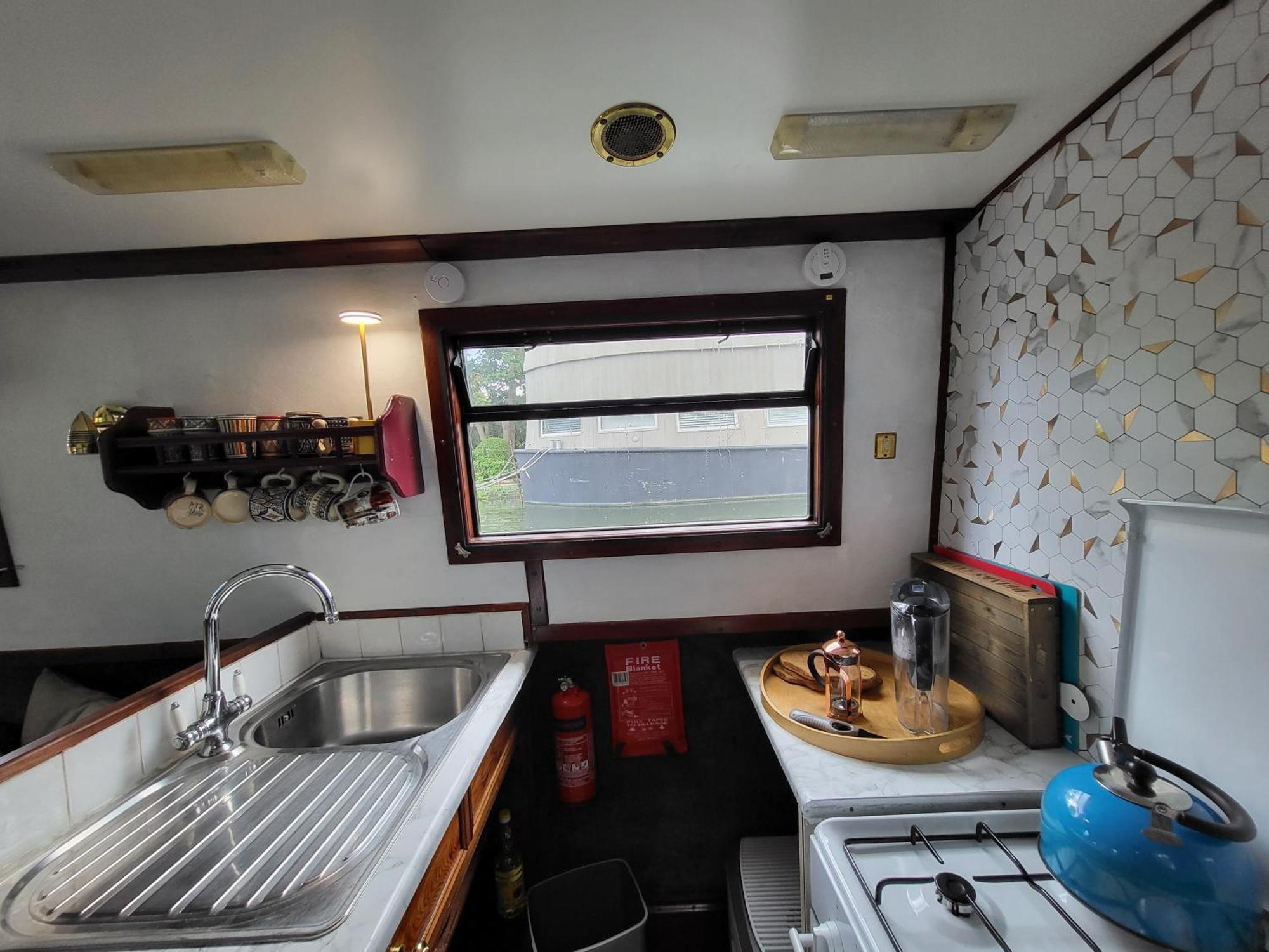 Готель Comfy Canal Boat In Little Venice For Family & Friends Лондон Екстер'єр фото