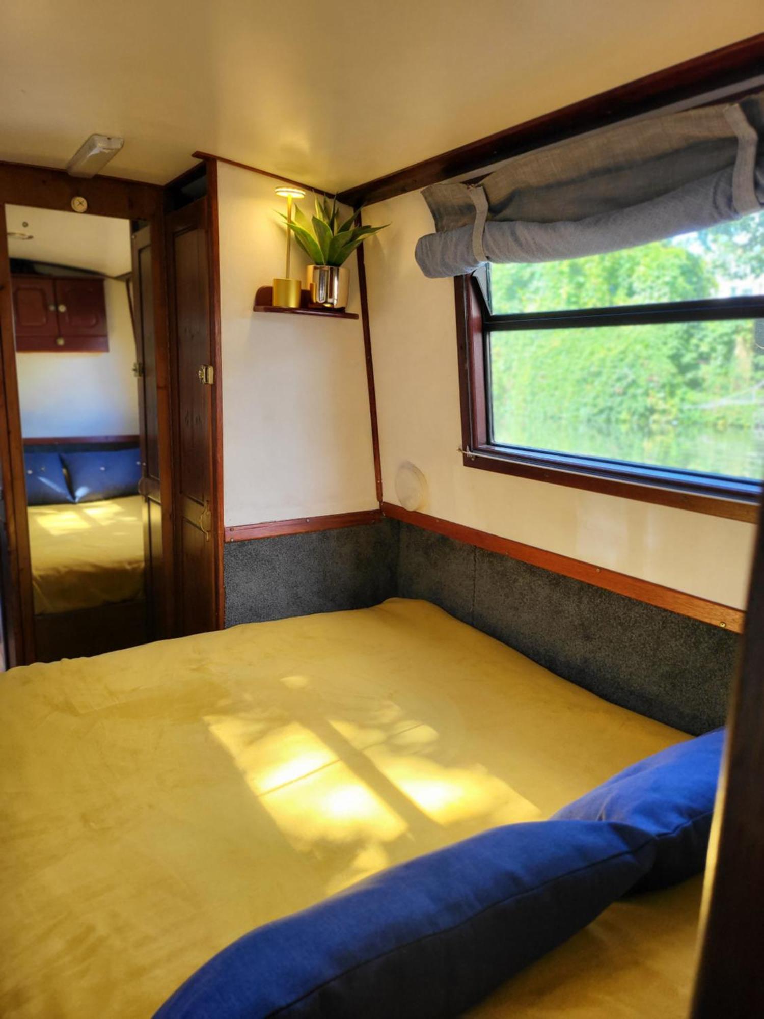 Готель Comfy Canal Boat In Little Venice For Family & Friends Лондон Екстер'єр фото